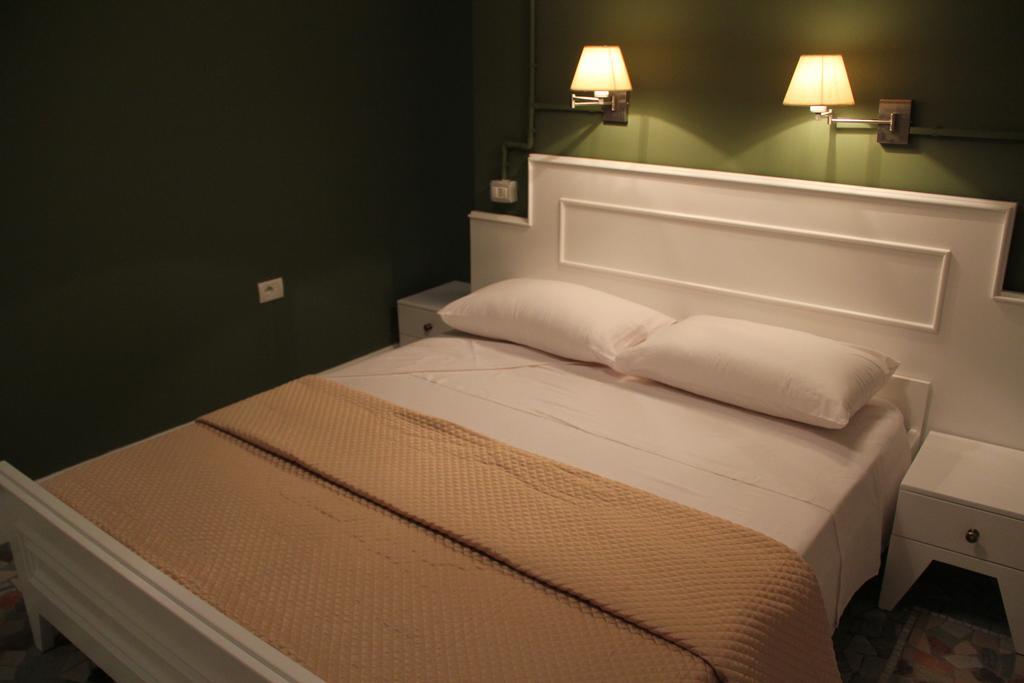 Hotel Artistic Tirana Blloku Pokój zdjęcie