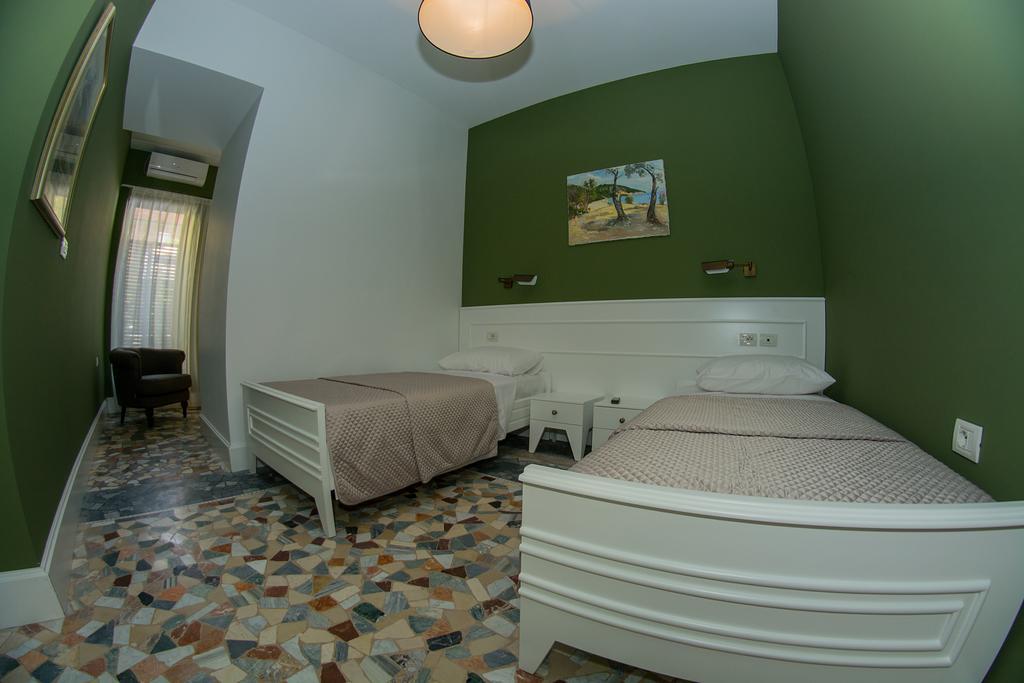 Hotel Artistic Tirana Blloku Pokój zdjęcie