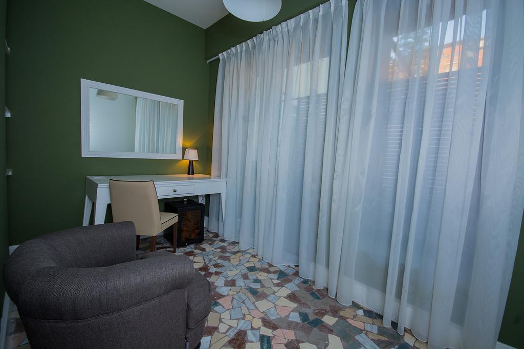 Hotel Artistic Tirana Blloku Pokój zdjęcie