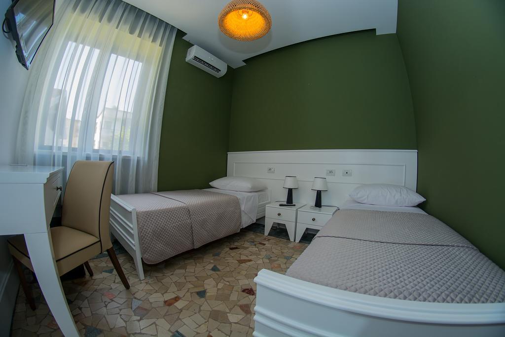 Hotel Artistic Tirana Blloku Pokój zdjęcie